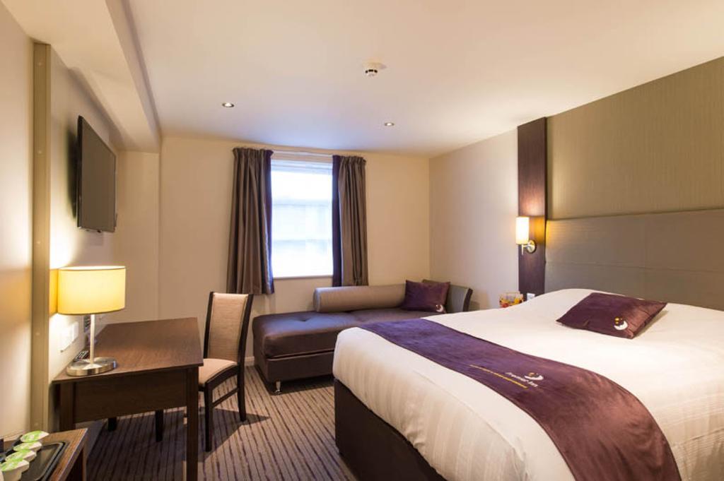 Premier Inn Glasgow - Bellshill Motherwell Exteriör bild