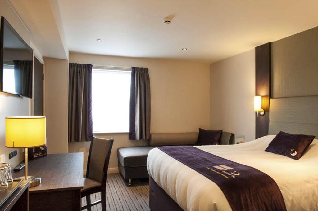 Premier Inn Glasgow - Bellshill Motherwell Exteriör bild