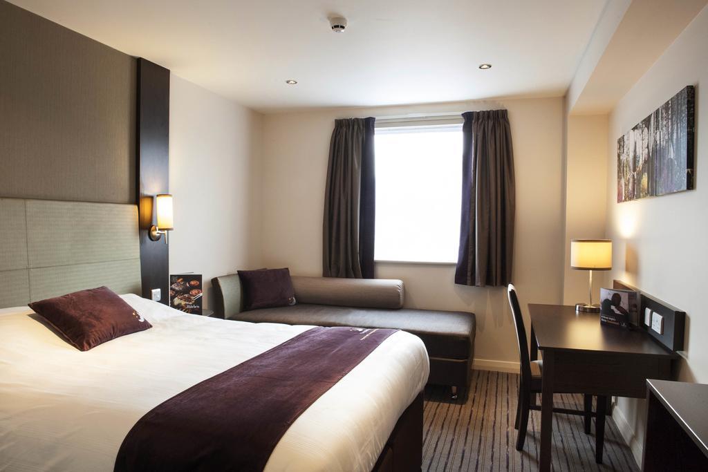 Premier Inn Glasgow - Bellshill Motherwell Rum bild